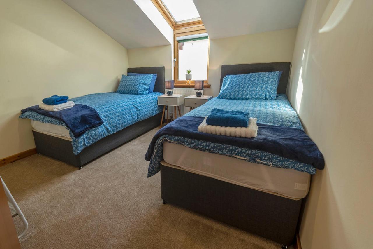 Stylish 2 Bedroom - 2 Miles Inverness City Centre ห้อง รูปภาพ