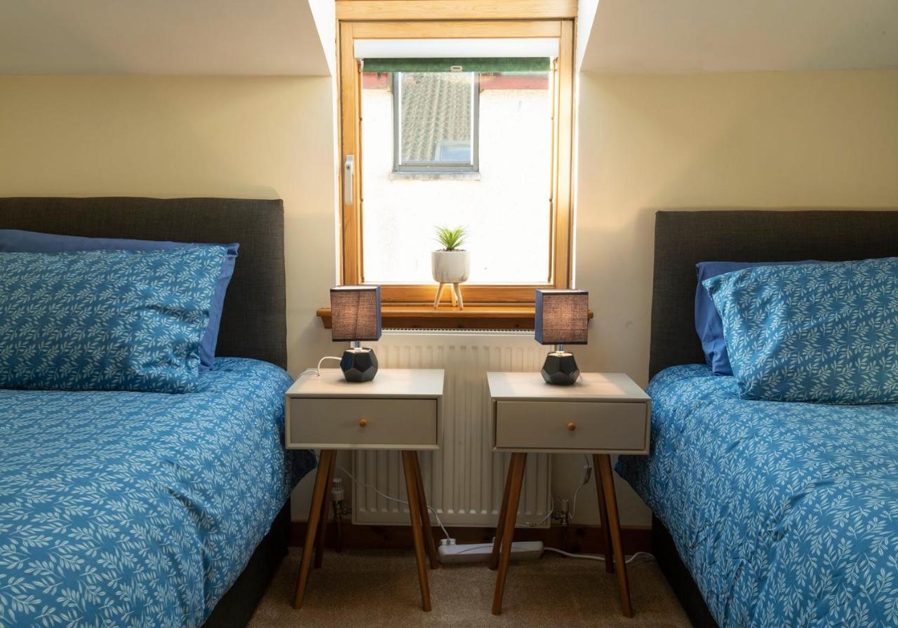 Stylish 2 Bedroom - 2 Miles Inverness City Centre ภายนอก รูปภาพ