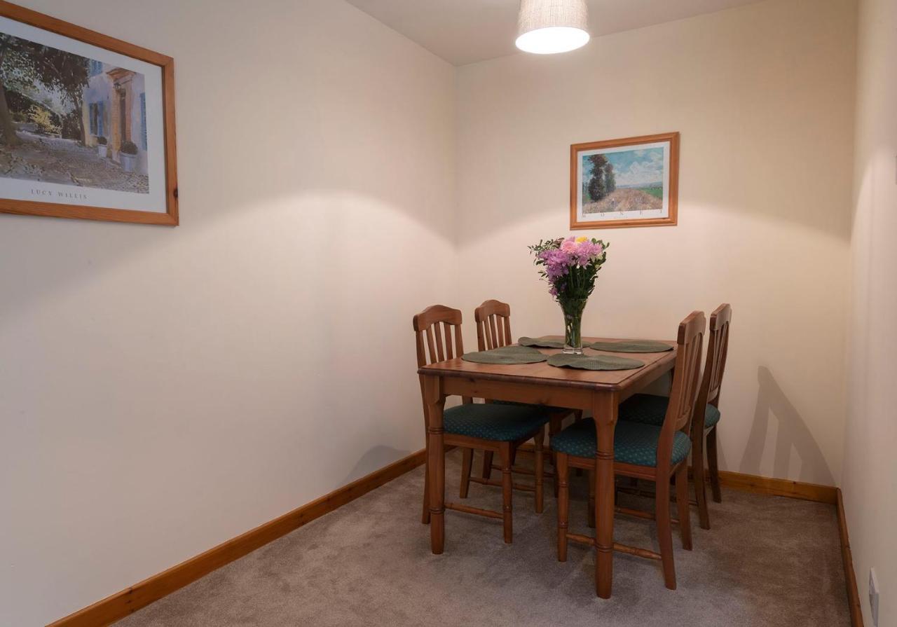 Stylish 2 Bedroom - 2 Miles Inverness City Centre ภายนอก รูปภาพ