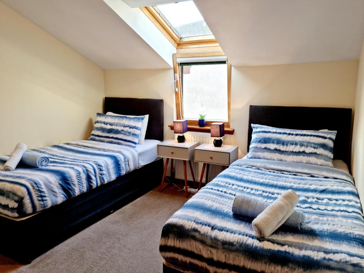 Stylish 2 Bedroom - 2 Miles Inverness City Centre ภายนอก รูปภาพ